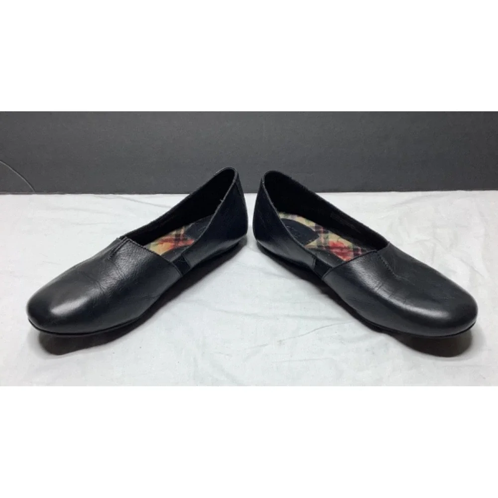 Born Sebra Black Leather Slip On Flats Shoes Sz 10M Classic Minimalist